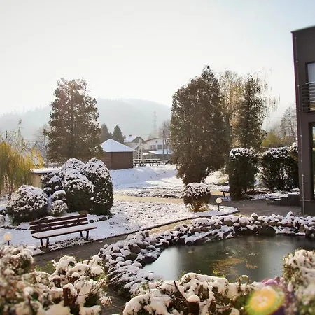 Resort Centrum Szkoleniowo-rekreacyjne Park Poniwiec 3*